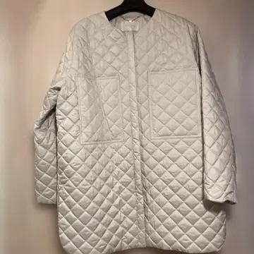 화이트 퀼팅 코트