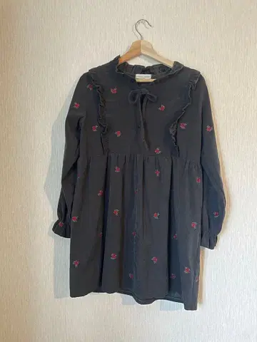 한국 브랜드 다크 그레이 프릴 긴팔 원피스 SWEET POINT