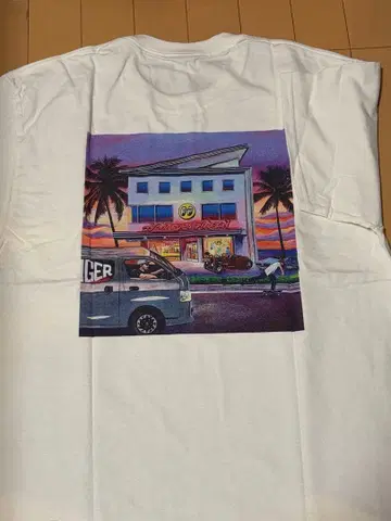 챌린저 문아이즈 화이트 L 사이즈 그래픽 티셔츠