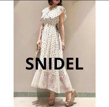 도트 무늬 프릴 슬리브 원피스 SNIDEL 허리 슬릿 원피스