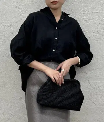 LOUNGEDRESS 블랙 린넨 백타이 셔츠