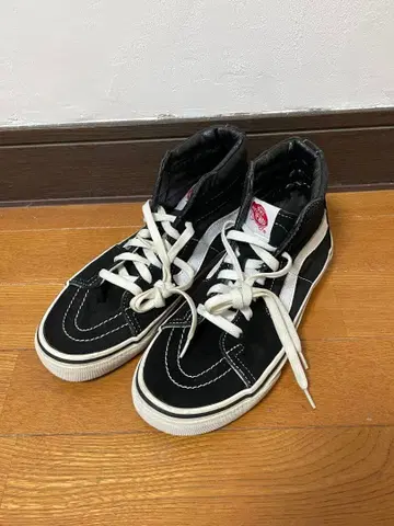 [ VANS 여성용 ] 하이컷 스니커즈 블랙/화이트