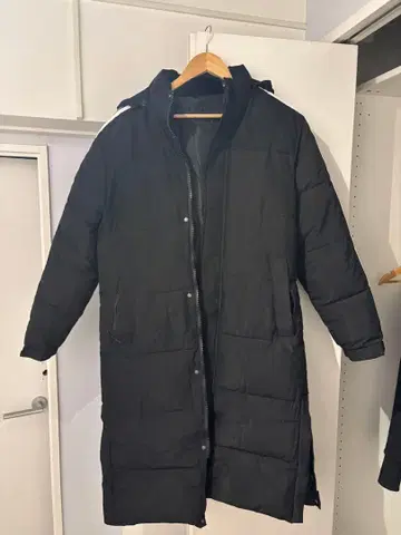 블랙 후드 부착 롱 다운 자켓