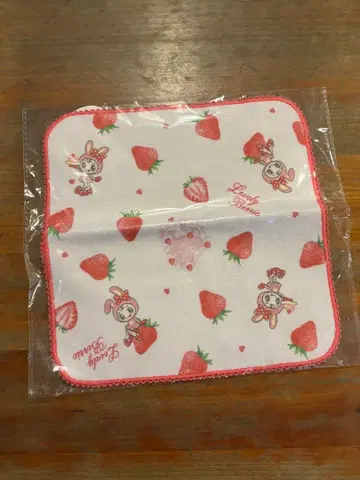 메조 피아노 딸기 무늬 손수건
