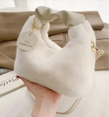 마지막 1개 ZARA 장르 해외 브랜드 멋진 퍼 숄더백 화이트