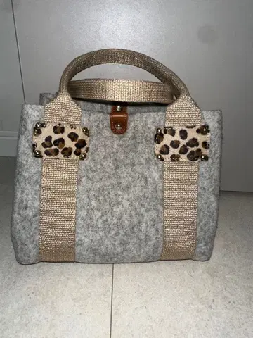 그레이 펠트 핸드백 탑카피