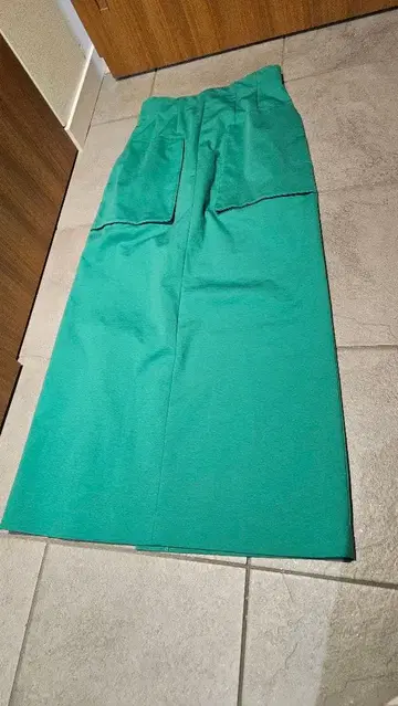 LE PHIL 그린 타이트 롱 스커트