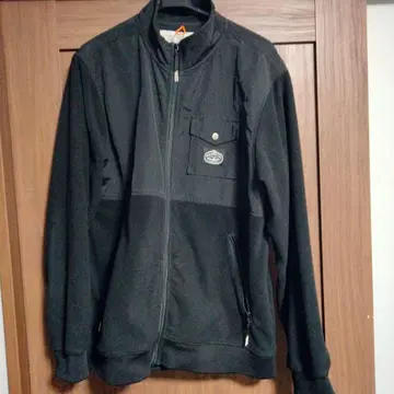 폴러 블랙 플리스 자켓