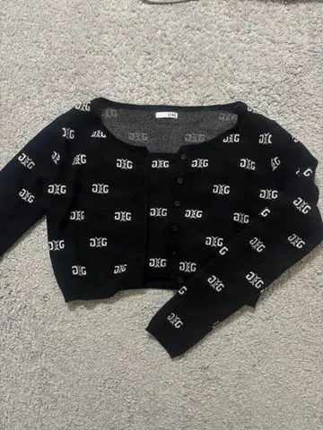 GYDA 로고 크롭 니트