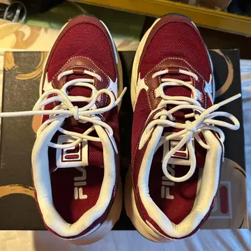 유리 콜라보 스니커즈 FILA 빨간색 화이트 스니커즈