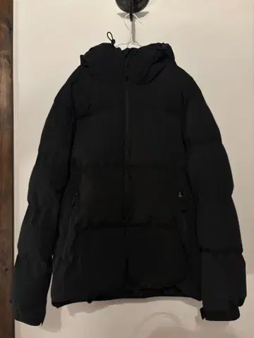 GU 블랙 다운 자켓 L 사이즈