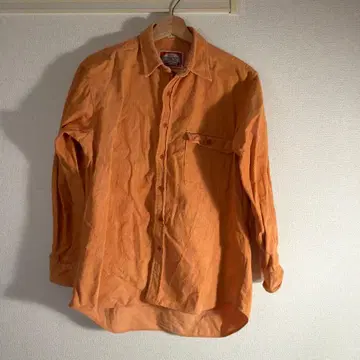 오렌지 컬러 긴팔 버튼업 셔츠