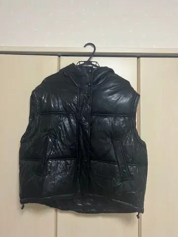 ZARA 블랙 후드 부착 다운 베스트