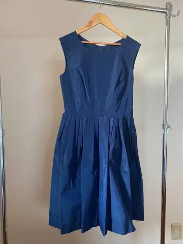 strawberry fields 네이비 슬리브리스 원피스