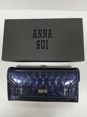 안나수이 네이비 엠보 장지갑 박스 포함