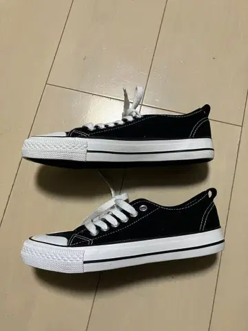 블랙 캔버스 로우컷 스니커즈