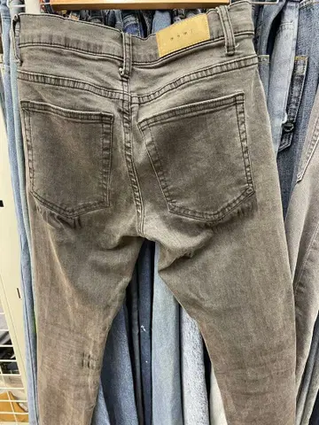 그레이 스키니 데님 가죽 라벨 포함