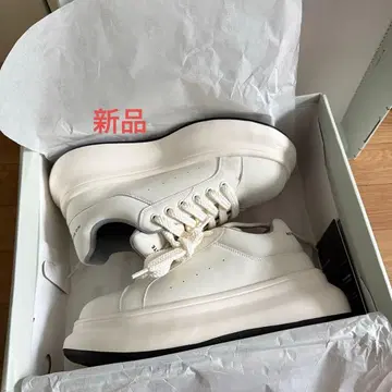 키높이 통굽 화이트 스니커즈