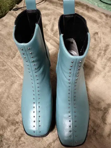 스터드 장식 파랑 부티 통굽