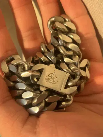 Silver chain necklace