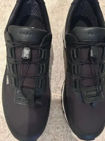 리복 고어텍스 블랙 스니커즈