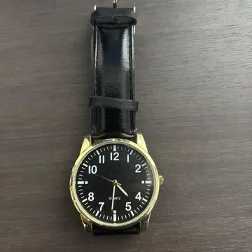 쿼츠 손목시계 골드 컬러 케이스 블랙 다이얼