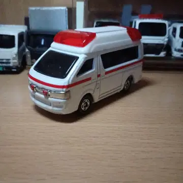 토미카 4D 도요타 하이메딕 구급차