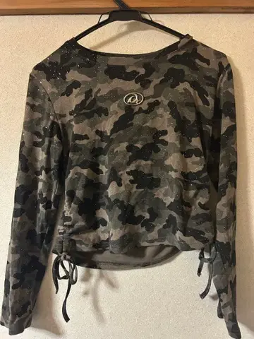 카모 패턴 크롭 긴팔 티셔츠