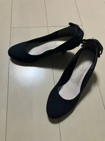 리본 포함 블랙 하이힐