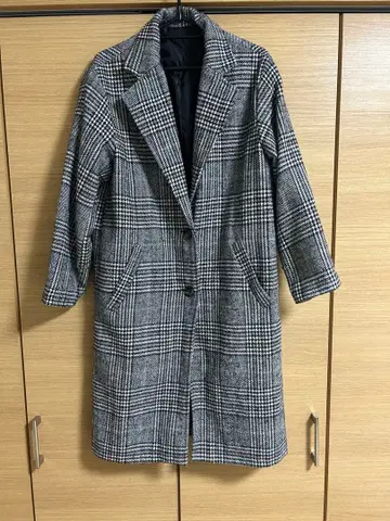 그레이 계열 체크 체스터 코트