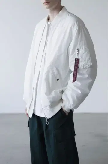 화이트 MA-1 플라이트 자켓