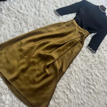 FRAY I.D 새틴 내로우 스커트 x 리브 니트 세트