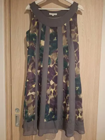 LAURA ASHLEY 슬리브리스 원피스 13호