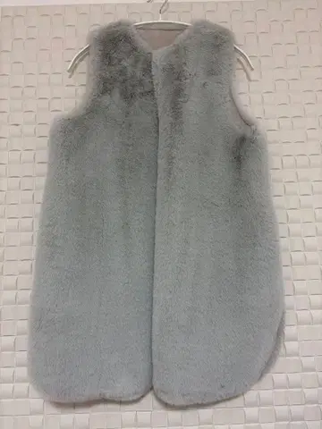 글래디 브릴리언트 인조 모피 베스트 슬리브리스