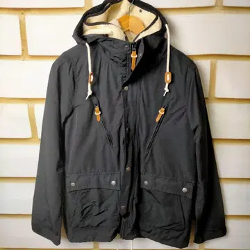 플리스 안감 블랙 후드 부착 자켓