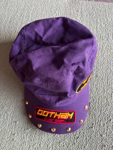 배트맨 고담 캡 보라색