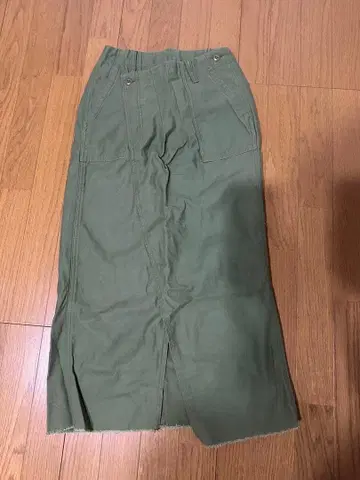 FRAY I.D 올리브 그린 타이트 스커트