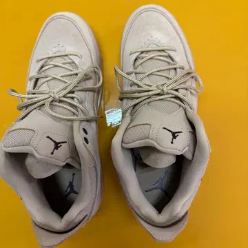 조던 베이지 스웨이드 하이컷 스니커즈