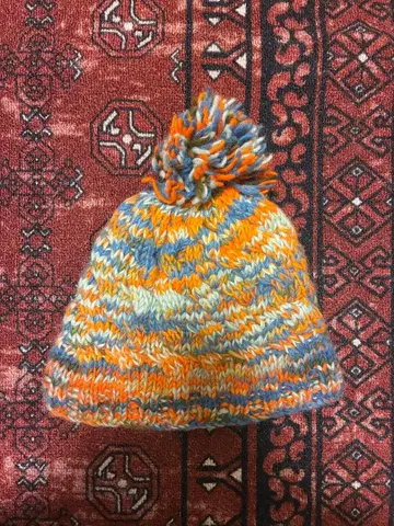 오렌지와 파랑의 울 니트 모자