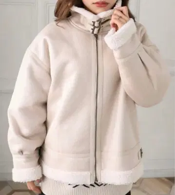 moment+ 모먼트플러스 페이크 무스탕 플라이트 자켓