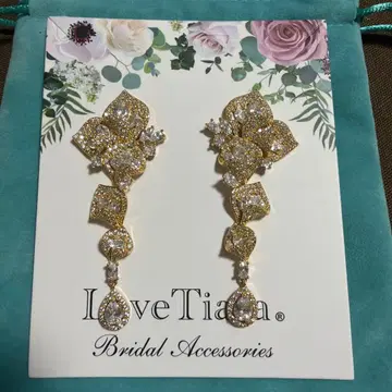 러브 티아라 꽃 모티브 귀걸이 (양쪽 귀)