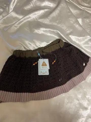 COYSEIO 브라운과 핑크 미니 스커트