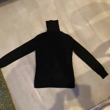 UNIQLO 캐시미어 100% 터틀넥 스웨터 블랙