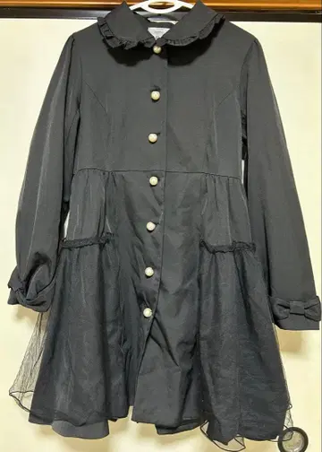 앙크루즈 프릴 블랙 코트 지뢰