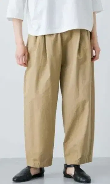 카구레 이번 시즌 코튼 크롭 팬츠 베이지