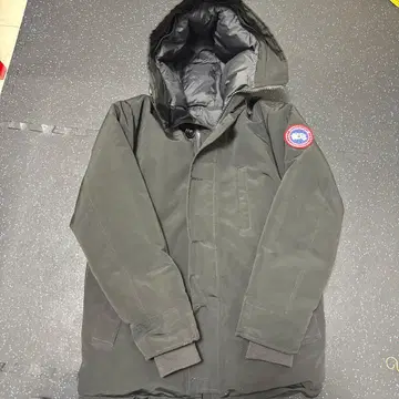 캐나다제 블랙 다운 자켓 후드 부착