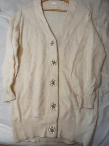 스나이델 아이보리 플라워 버튼 롱 가디건