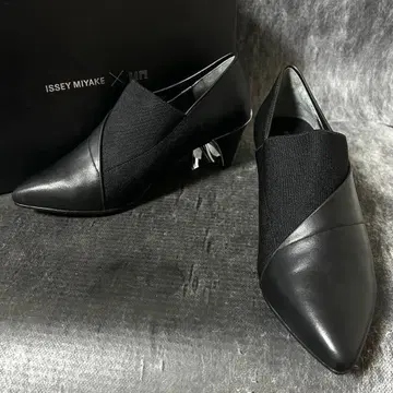 새상품급 ISSEY MIYAKE x UN 가죽 절개 37 블랙