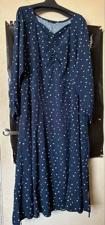 CLITTE 네이비 하트 무늬 원피스