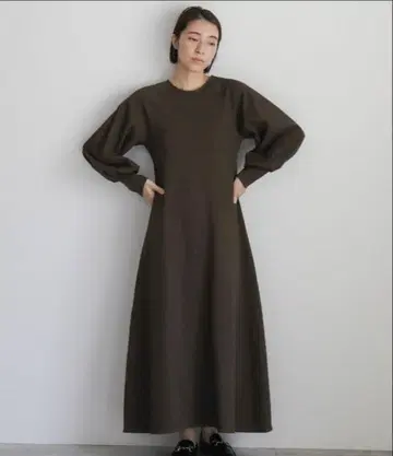 select MOCA 볼륨 슬리브 커브 라인 컷 원피스